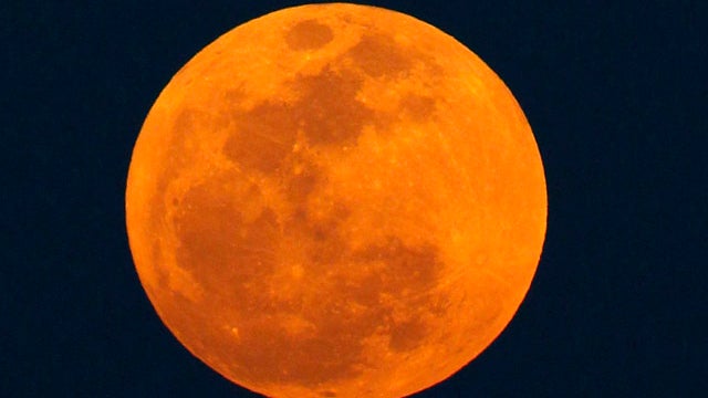 120505-supermoon-AP120505172003.jpg 