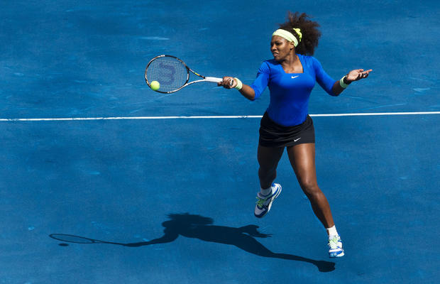 Serena Williams returns the ball to Elena Vesnina  