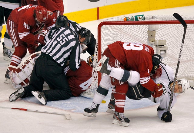 Shane Doan knocks down Dustin Brown  