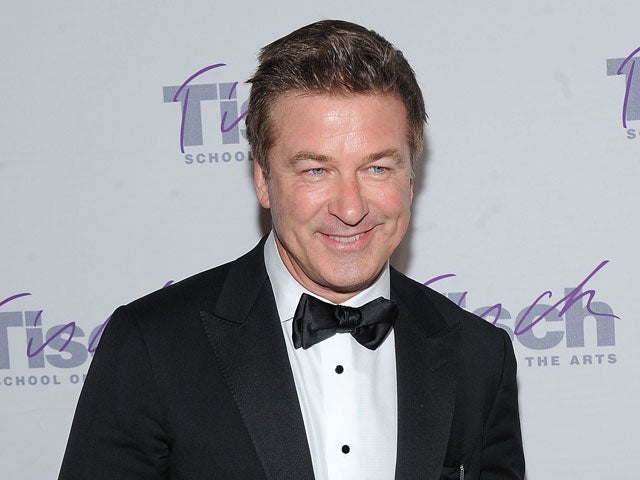 Alec Baldwin helps NY school raise money for sports CBS News
