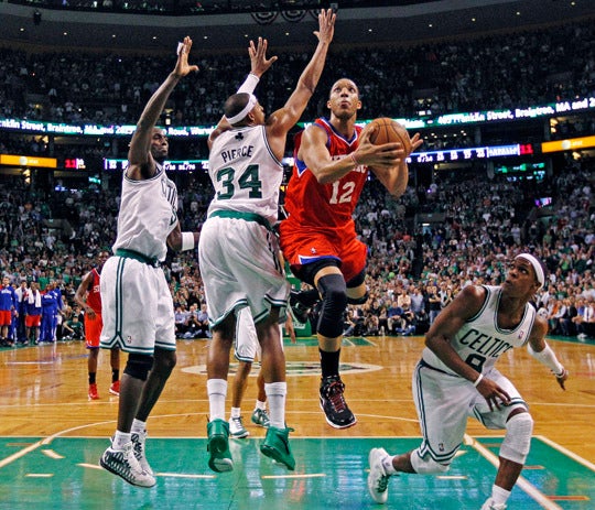 Evan Turner gets past Kevin Garnett 