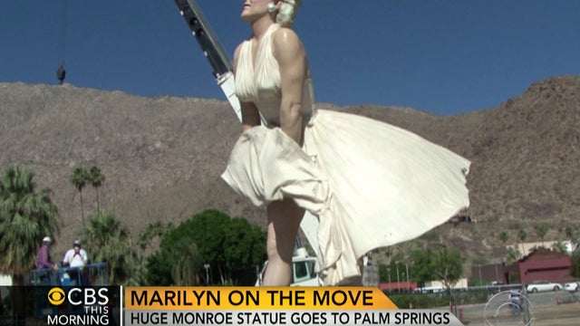 Marilyn Monroe statue 