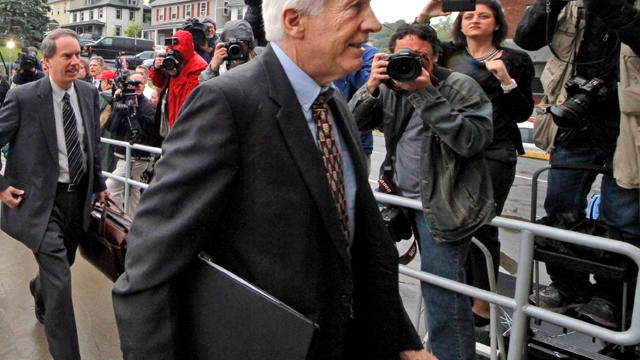 Former Penn State University assistant football coach Jerry Sandusky, center, arrives with his attorney Joe Amendola June 5, 2012, for the first day of jury selection at a courthouse in Bellefonte, Pa. 