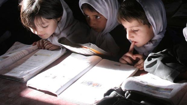 Afghan_schoolgirls_AP060525054916.jpg 