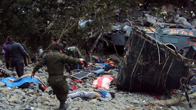 120607-Bolivia-bus_crash-AP120607155096.jpg 