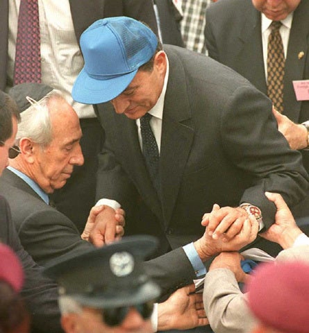 Mubarak_Peres_107816934.jpg 