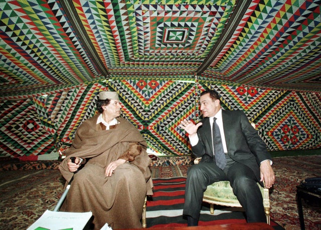 Mubarak_Qaddafi_108338086.jpg 