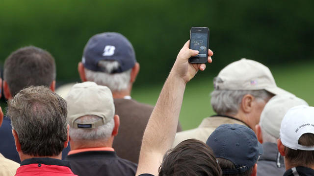 cell-phone-golf.jpg 
