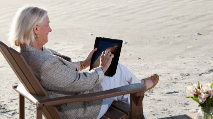 snr_woman_beach_ipad18474325XSmall.jpg 