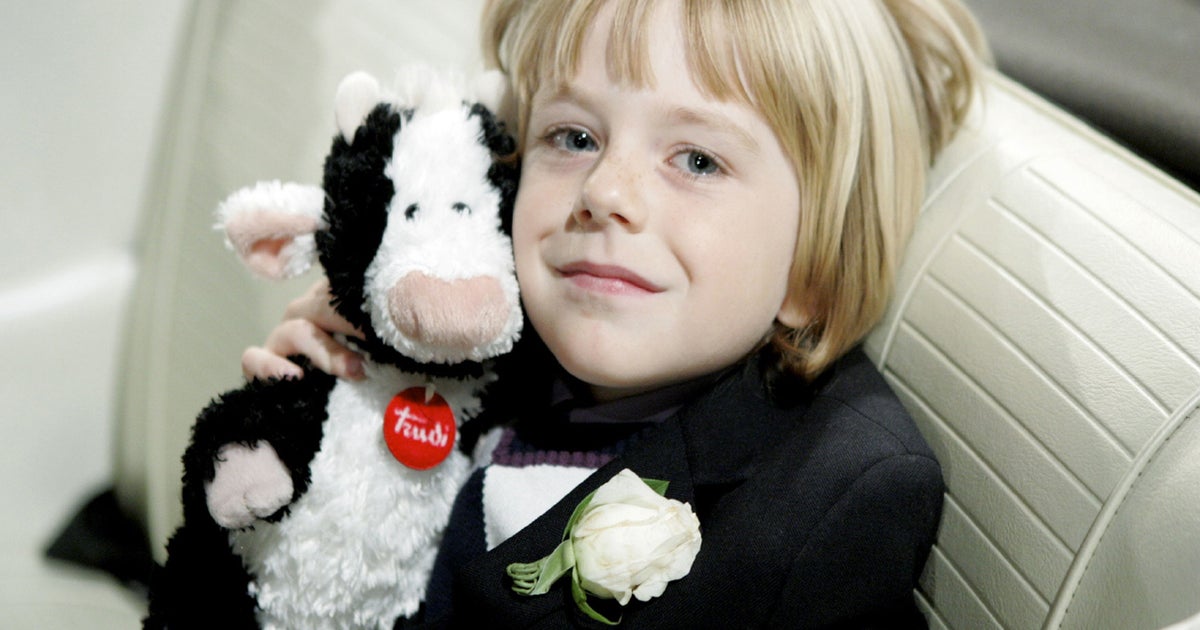 Max Page, boy behind Darth Vader mask, recovering from surgery CBS News(02)