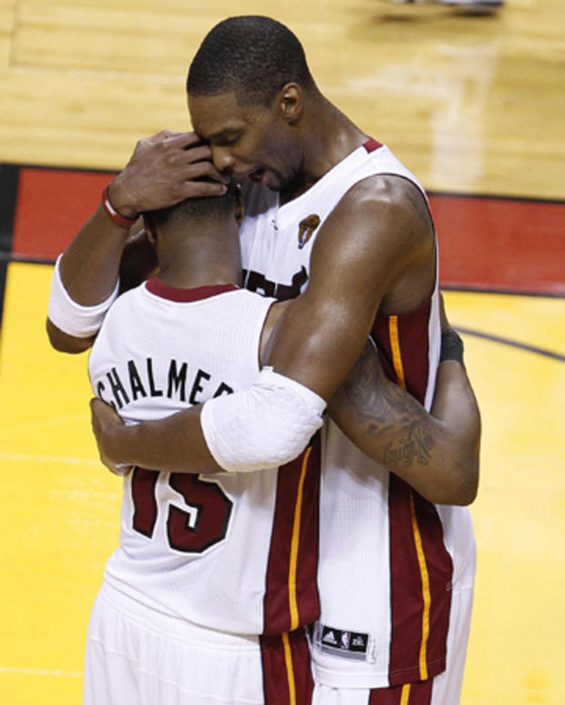 Mario Chalmers and Chris Bosh embrace  