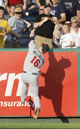 Josh Willingham runs to the the wall 