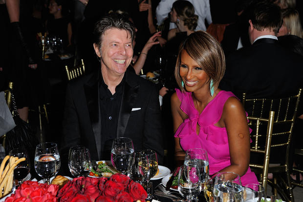 113260342-andrew-h-walker-david-bowie-and-supermodel-iman.jpg 