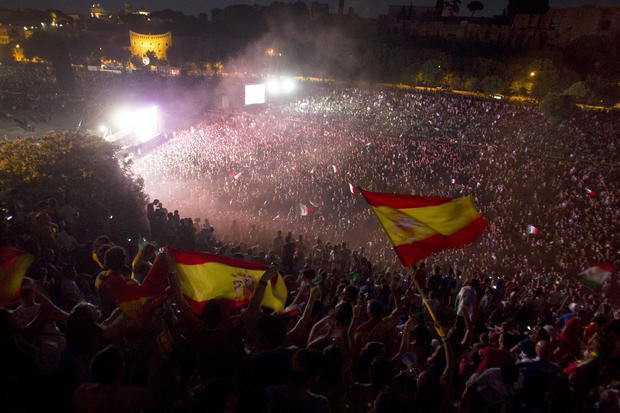 Spanish soccer fans celebrate their victory against Italy  