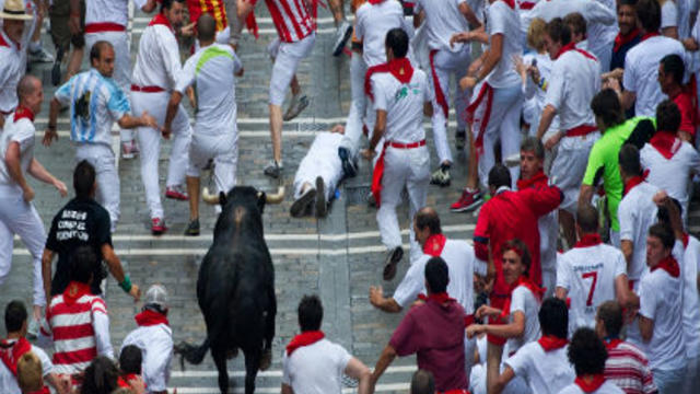 fiesta-de-san-fermin-running-of-the-bulls1.jpg 