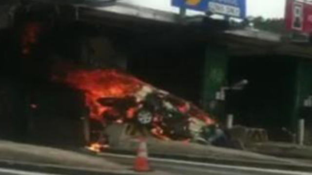 toll-booth-fire.jpg 