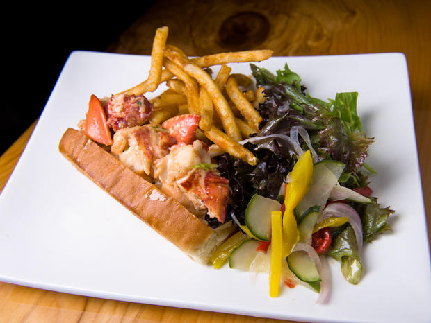 Sauce's New England Lobster Roll 