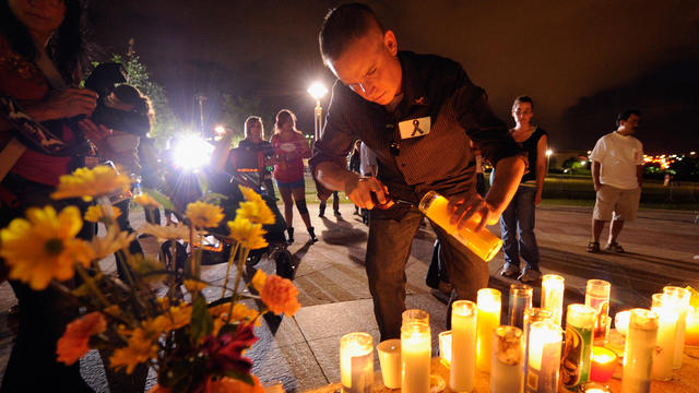 Aurora holds vigil to remember lives lost 