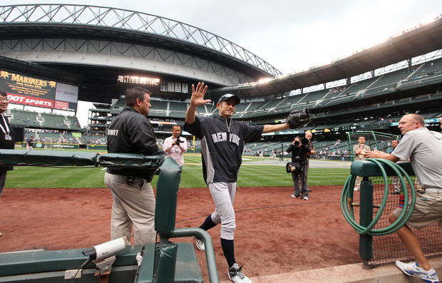  Ichiro Suzuki waves to fans as he heads into the Yankees' dugout  