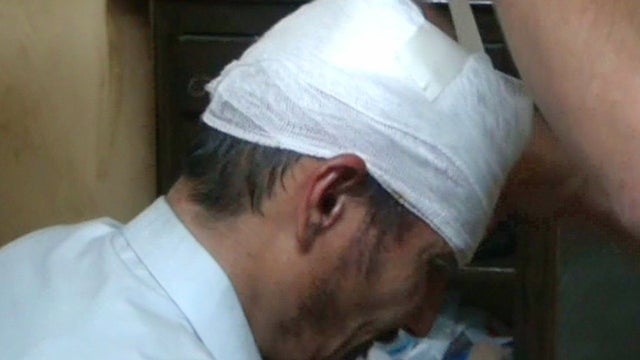 Volunteers act as Syria's "Medical Battalion"  