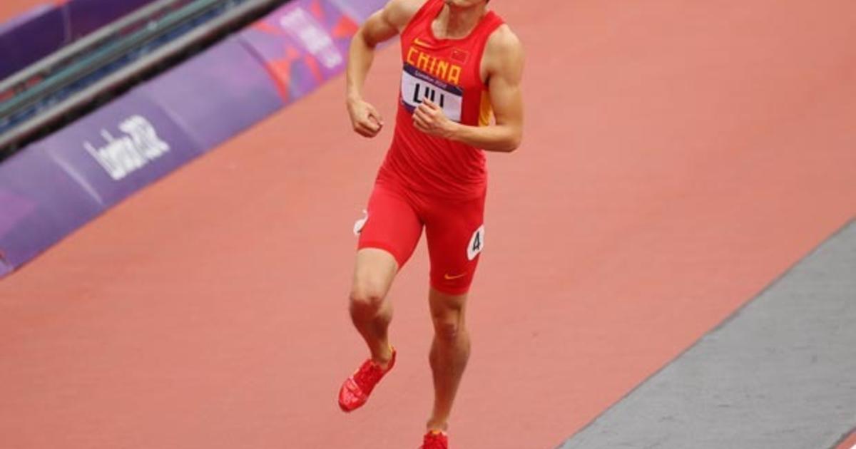 Former Champ Liu Xiang Crashes Into Hurdle But Limps To Finish Line Cbs News 7647