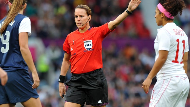 soccer_referee_149913124.jpg 