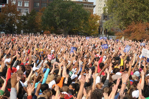 crowd_raising_hands_in_ohio_2008.jpg 