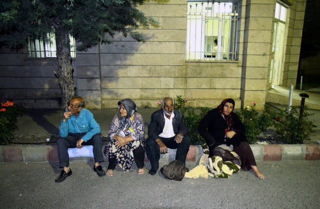 012-IranEarthquake.jpg 