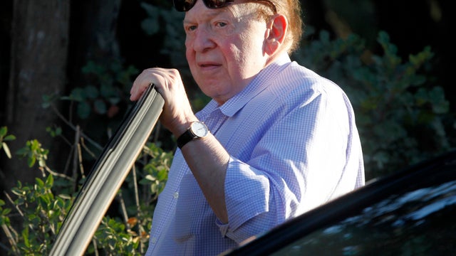 U.S. gaming tycoon Sheldon Adelson arrives to hear former Massachusetts Gov. Mitt Romney deliver foreign policy remarks July 29, 2012, in Jerusalem. 