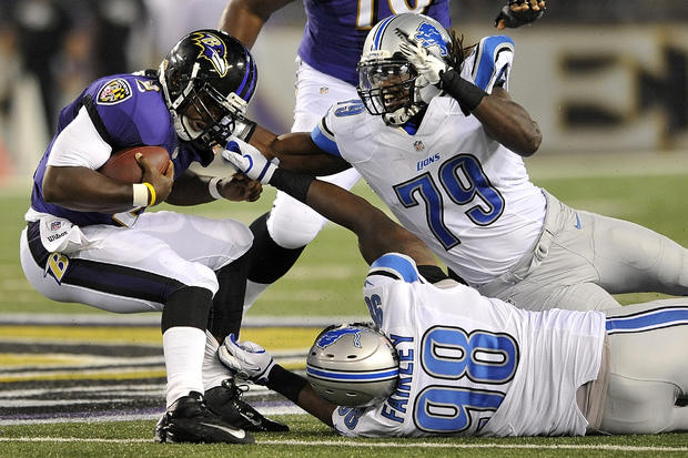 Tyrod Taylor pulls away from  Nick Fairley 
