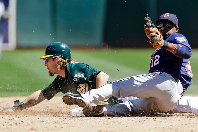 Minnesota Twins Alexi Casilla tags out Oakland Athletics' Josh Reddick 