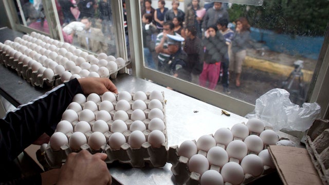 120824-Mexico_egg_shortage-AP797692352988.jpg 