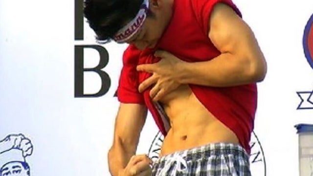 Hot dog eating champ breaks record 