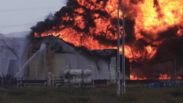 venezuela_refinery_fire_AP963472015234.jpg 