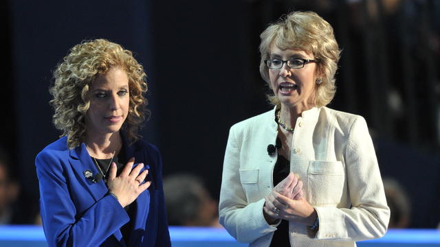 Gabby Giffords leads the DNC in the Pledge of Allegiance 