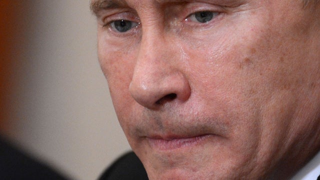 Vladimir Putin speaks with members of the Asia -Pacific Union Network International Trade Union Confederation 