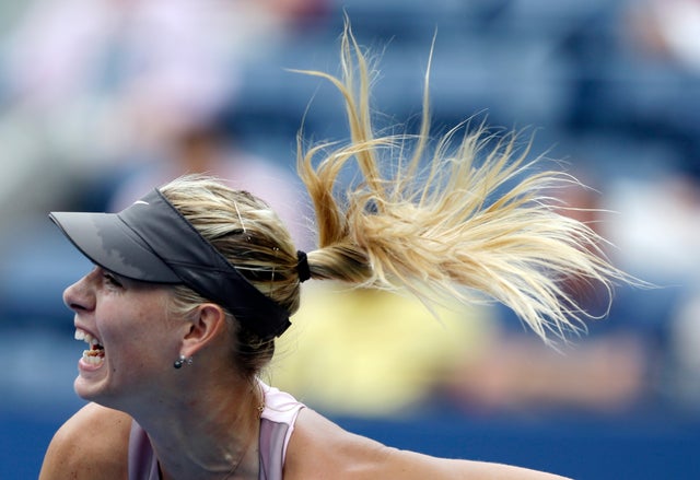 Maria Sharapova serves to Marion Bartoli 