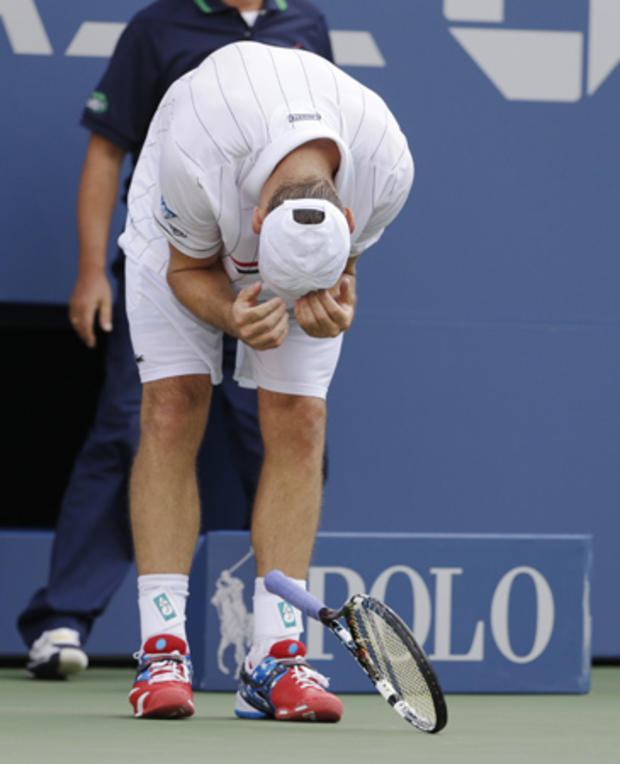 Andy Roddick drops his racket 