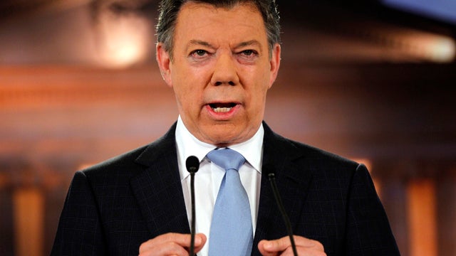 Colombia's President Juan Manuel Santos delivers a speech during a televised address to the nation at the presidential palace in Bogota, Colombia, Aug. 27, 2012. 