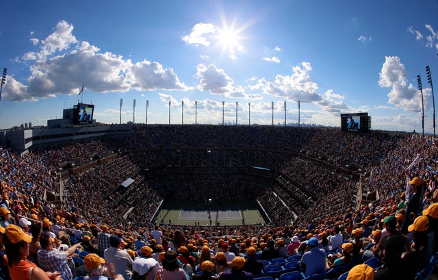 Tennis fans watch Serena Williams play Victoria Azarenka 
