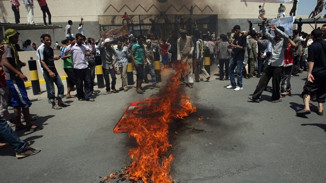 Yemeni protesters outside the U.S. Embassy in Sanaa 