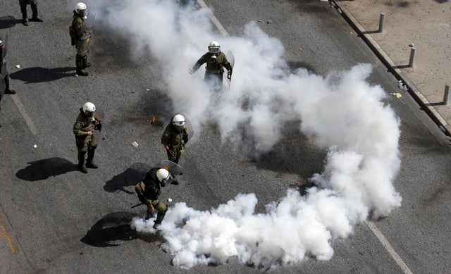 06-GreeceProtestCrisis.jpg 