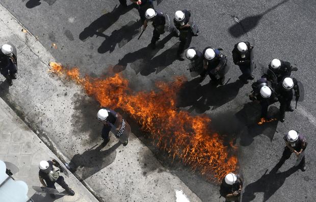 13-GreeceProtestCrisis.jpg 