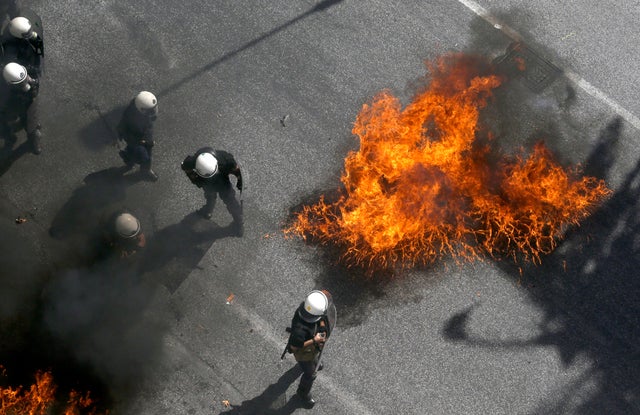 31-GreeceProtestCrisis.jpg 