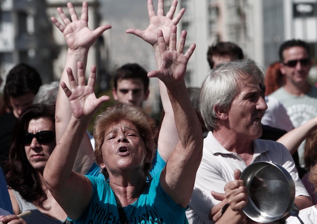 14-GreeceProtestCrisis.jpg 