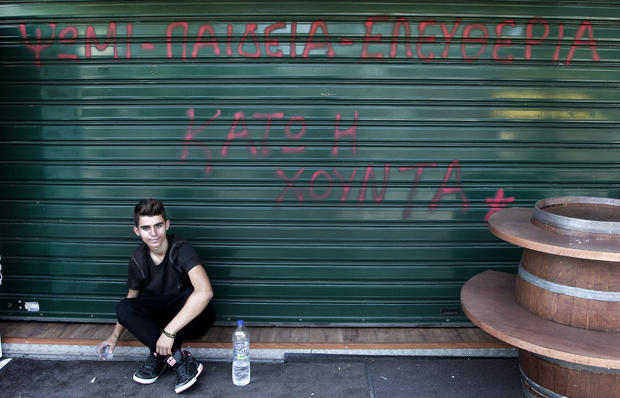 35-GreeceProtestCrisis.jpg 