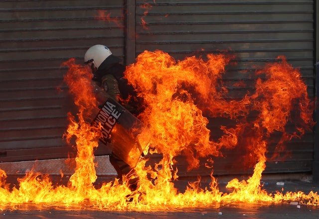 10-GreeceProtestCrisis.jpg 