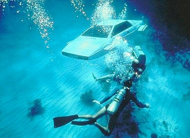submersible_spywholovedme.jpg 