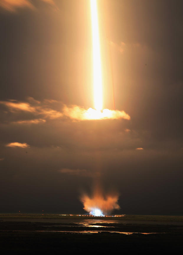 19-SpaceXDragon.jpg 