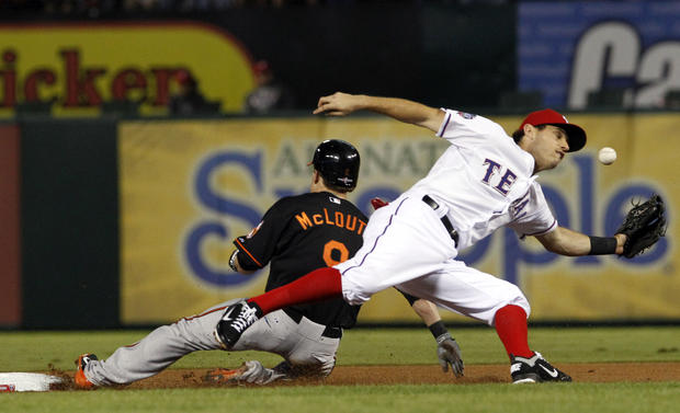 Nate McLouth steals second base 